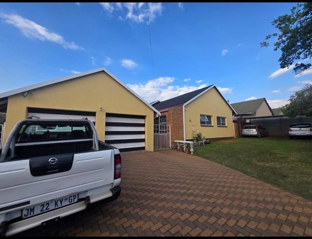 3 BEDROOM HOUSE FOR SALE IN GREENHILLS